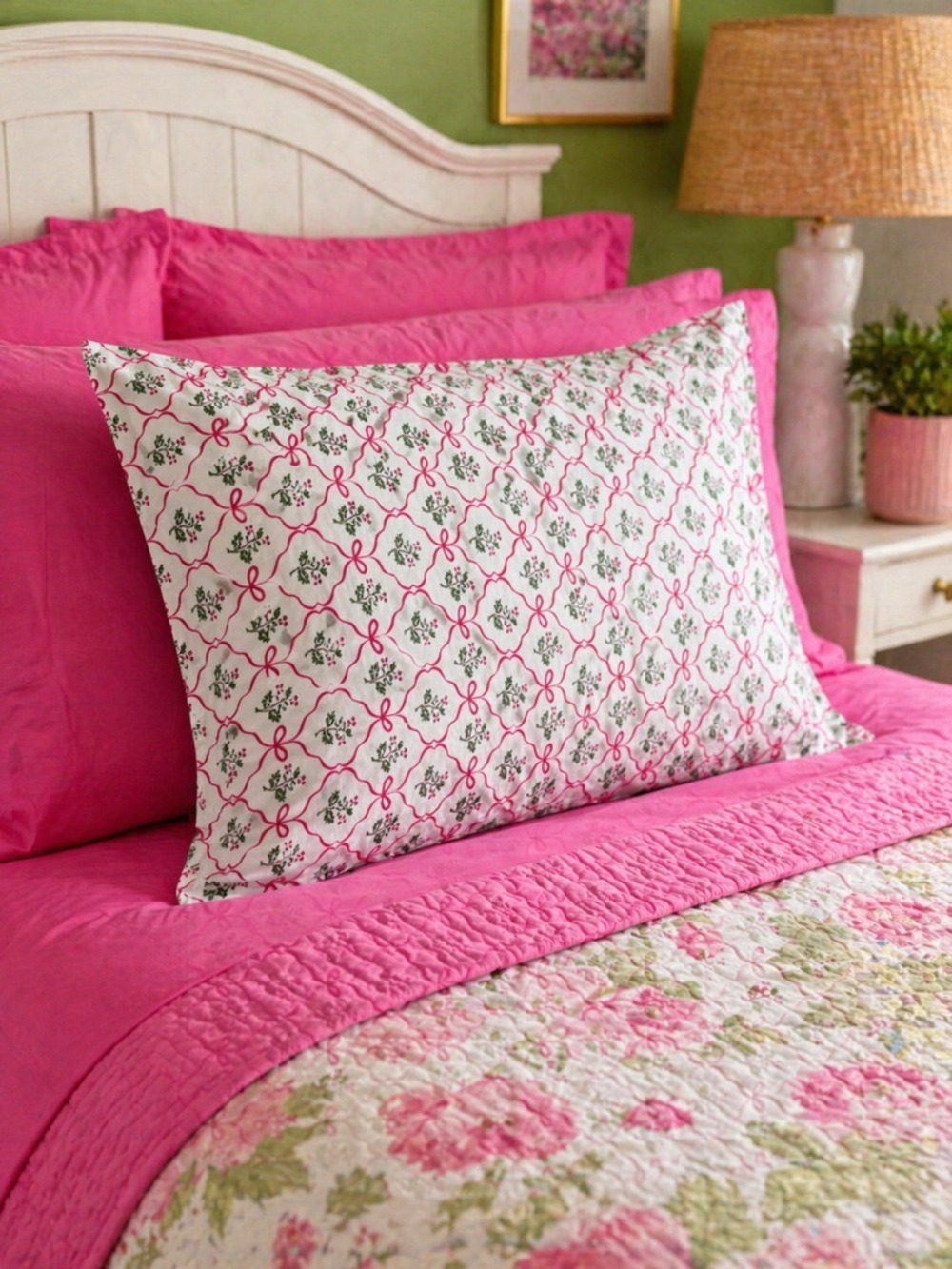 Cupcakes & Cashmere Cotton Pillowcase – Red Bow Floral | Standard | New